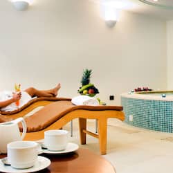 Sauna, hot tub, Turkish bath, body treatments, body scrubs, facials