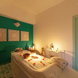 Sauna, hot tub, Turkish bath, body treatments, body scrubs, facials