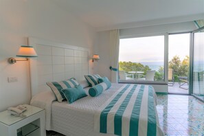 Minibar, caja de seguridad en la habitación, escritorio y wifi gratis 