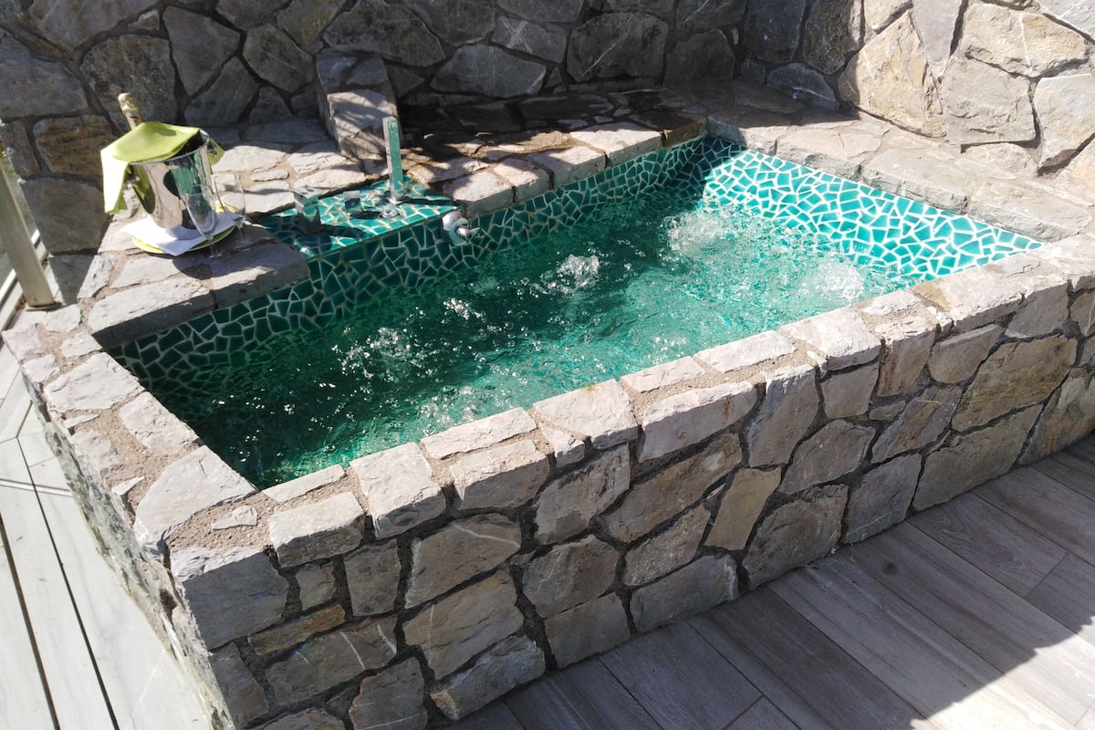 Kamar Double Superior, teras, pemandangan laut (Outdoor jetted tub) | 1 kamar tidur, minibar, brankas, dan meja kerja