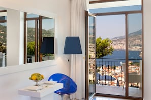 Suite Royal, hidromasaje, vista al mar | Vista del balcón