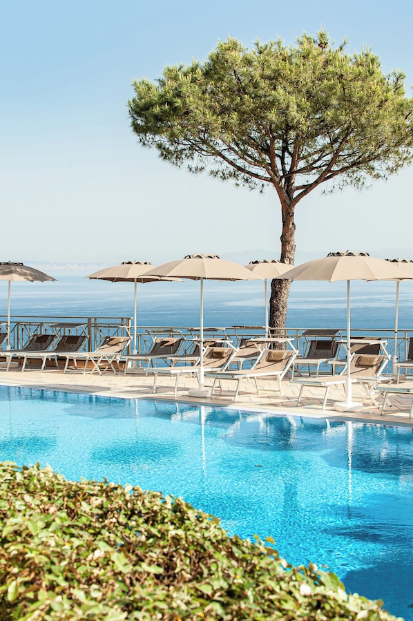 Outdoor pool, sun loungers