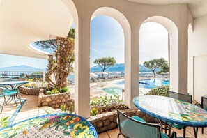 Poolside bar - Grand Hotel President (Sorrento)