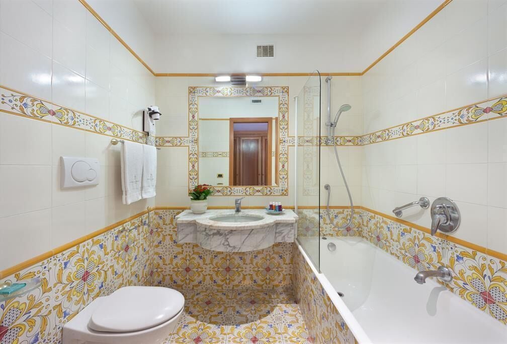 economy room | bathroom | free toiletries, hair dryer, bidet, towels