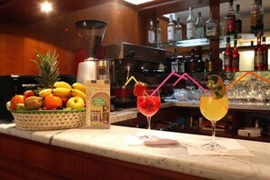 Serves breakfast, lunch, and dinner - Hotel Cavour (Rapallo)