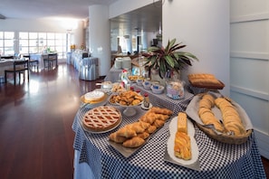 Ilmainen päivittäinen täysi aamiainen