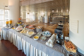 Free daily full breakfast