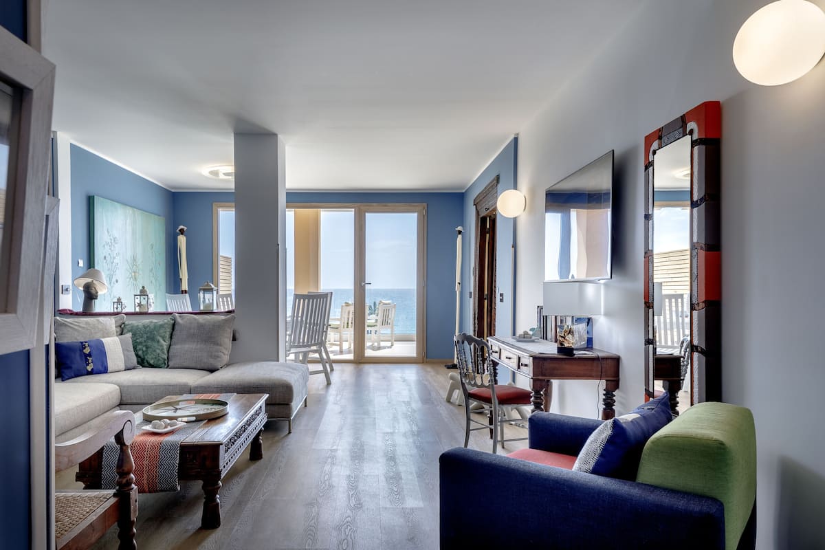 presidential suite | living area | 32-inch lcd tv with satellite channels, tv