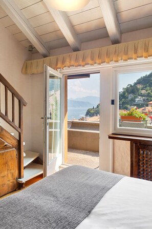 Standard Double or Twin Room, Terrace, Lake View | Minibar, in-room safe, individually decorated, individually furnished