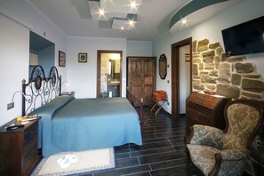 Executive Suite, 2 Bedrooms, Accessible, Garden View