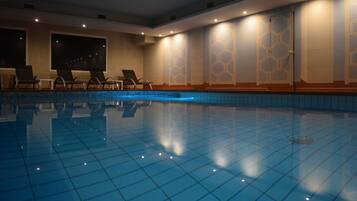Couples treatment rooms, hot tub, steam room, Turkish bath