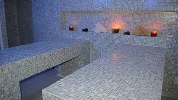 Couples treatment rooms, hot tub, steam room, Turkish bath