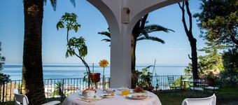 Grand Hotel De Rose