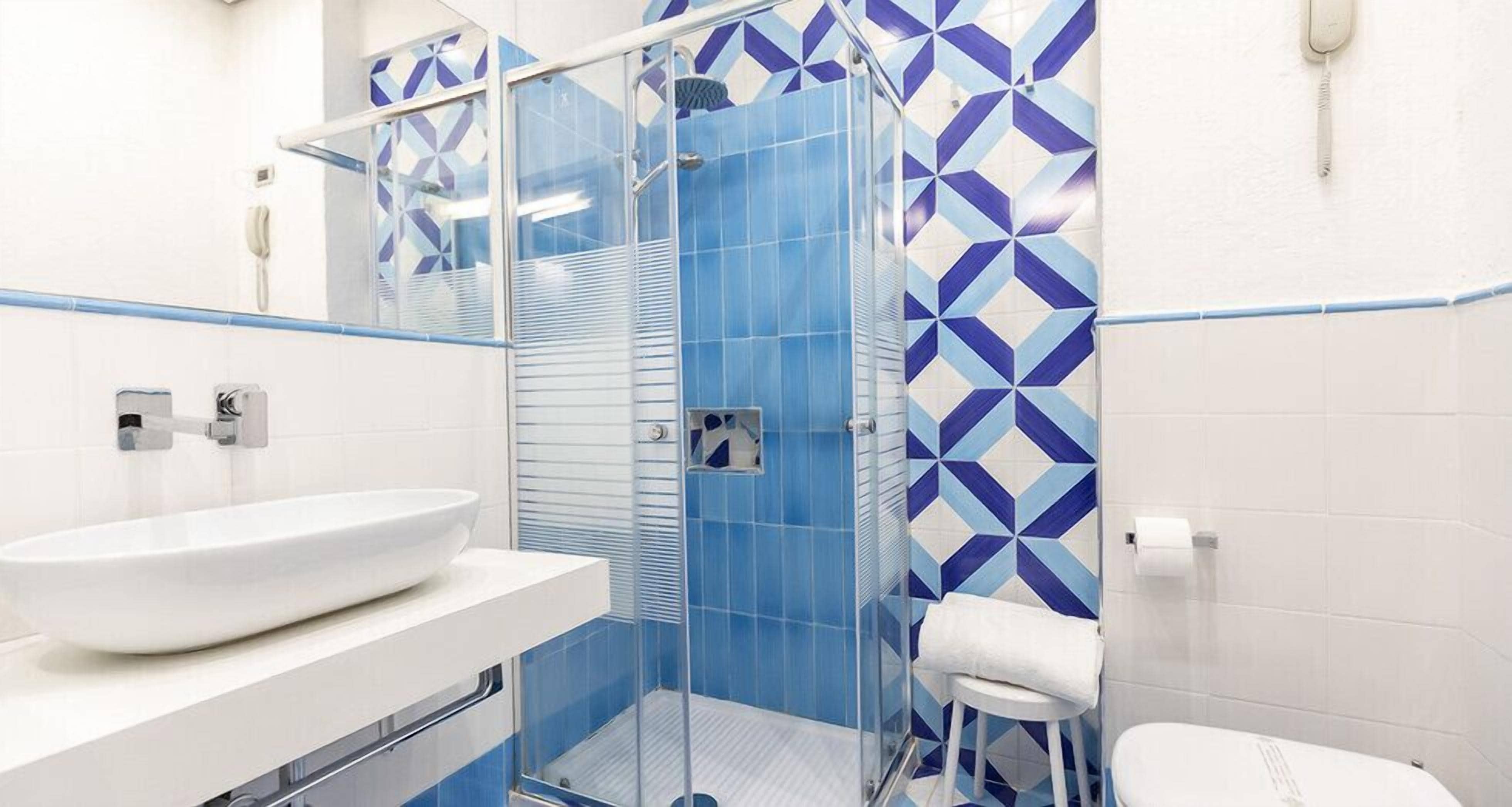 superior room, balcony, sea view | bathroom | free toiletries, hair dryer, bidet, towels