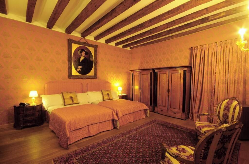 Premium bedding, minibar, in-room safe, free WiFi