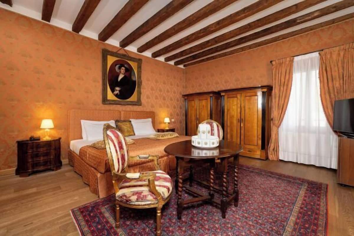 1 Schlafzimmer, hochwertige Bettwaren, Minibar, Zimmersafe
