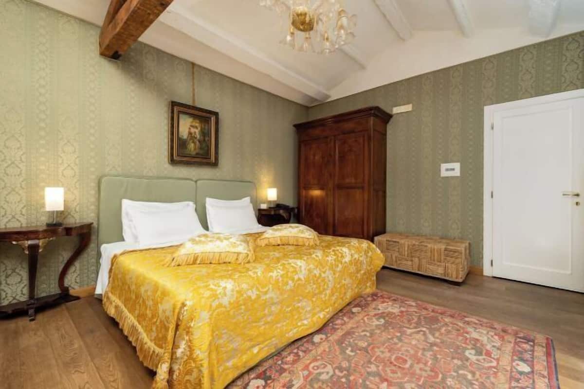 1 Schlafzimmer, hochwertige Bettwaren, Minibar, Zimmersafe