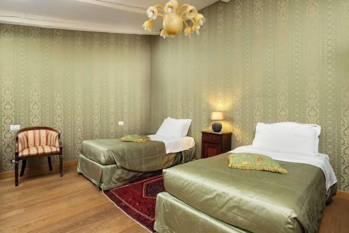1 Schlafzimmer, hochwertige Bettwaren, Minibar, Zimmersafe