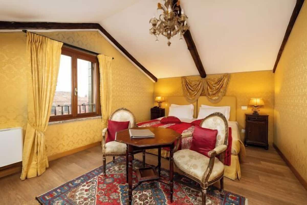 1 Schlafzimmer, hochwertige Bettwaren, Minibar, Zimmersafe