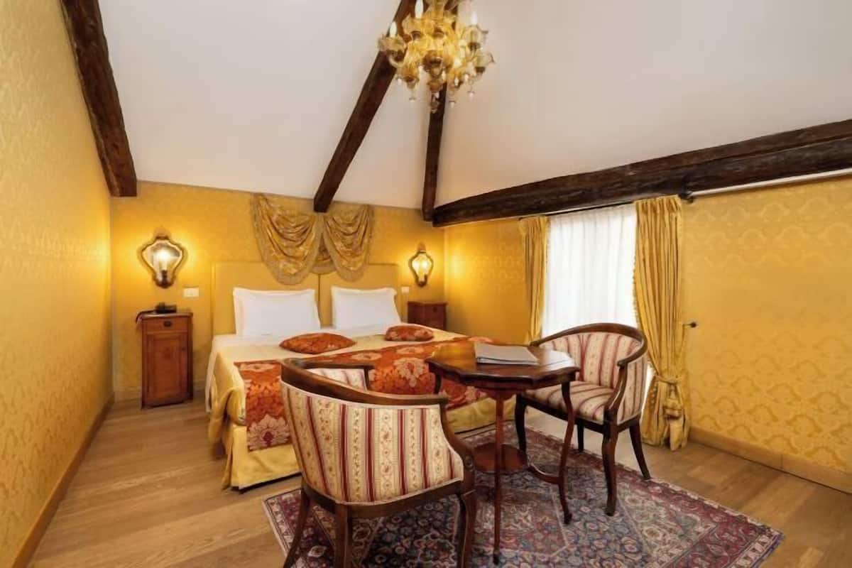 1 Schlafzimmer, hochwertige Bettwaren, Minibar, Zimmersafe