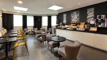 Petit déjeuner continental servi tous les jours en supplément