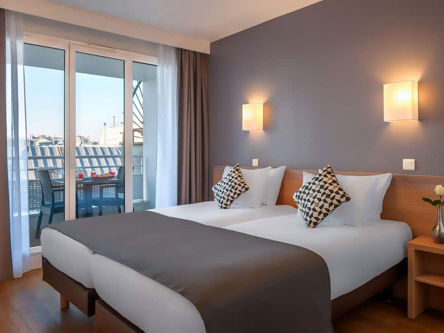 In-room safe, desk, soundproofing, iron/ironing board