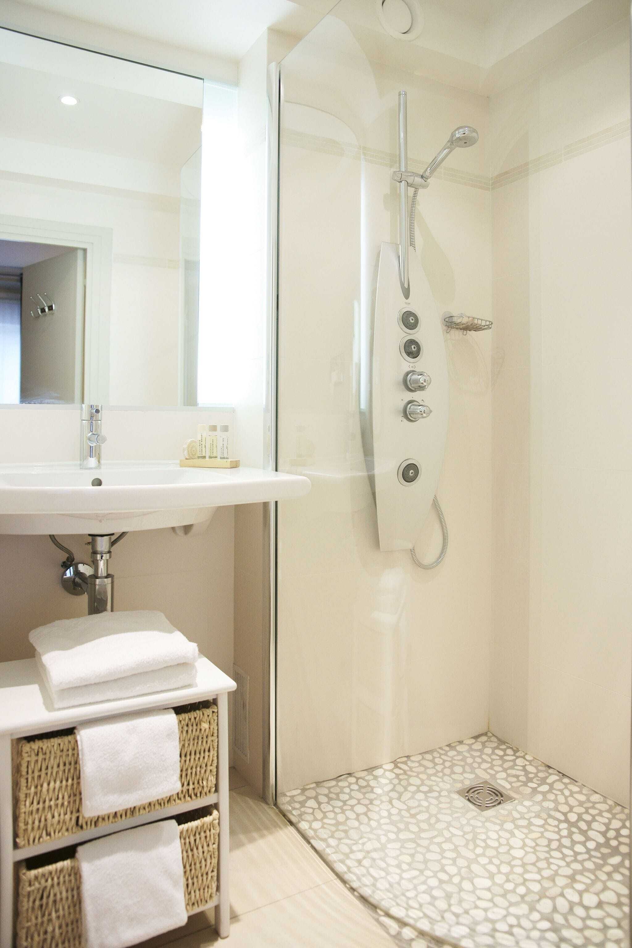Bathroom | Hair dryer, towels