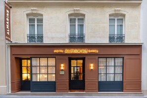Front of property - Almarine Eiffel Hotel & Spa (Paris)