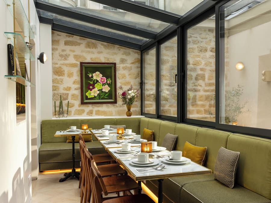 Daily continental breakfast (EUR 17 per person)