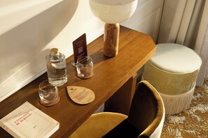 Standard Double Room | Premium bedding, minibar, in-room safe, desk - Almarine Eiffel Hotel & Spa (Paris)