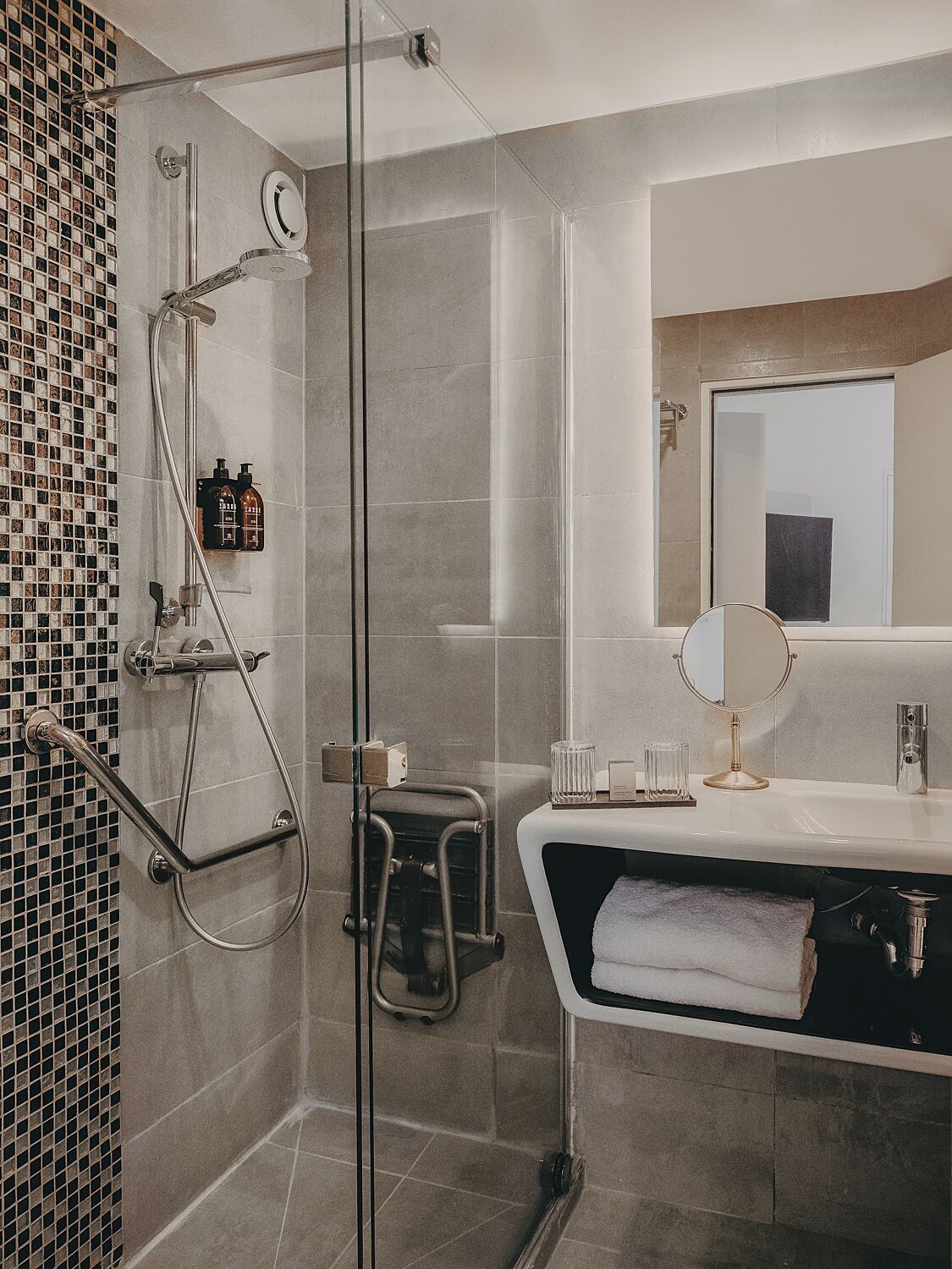 family room, connecting rooms | bathroom | free toiletries, hair dryer, towels