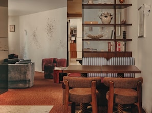Lobby sitting area - Hôtel Belloy (Paris)