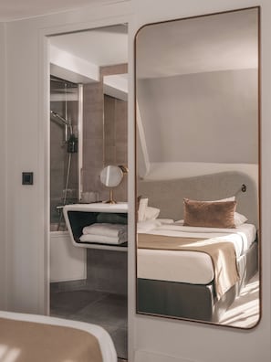 1 bedroom, premium bedding, minibar, in-room safe