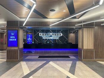 Hotel entrance and lobby at Hollywood Casino Gulf Coast