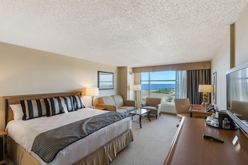 Desk, blackout drapes, iron/ironing board, cribs/infant beds at Hollywood Casino Gulf Coast