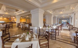 4 restaurants, breakfast, lunch, dinner served; Italian cuisine 