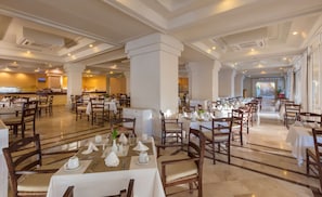 4 restaurants, breakfast, lunch, dinner served; Italian cuisine