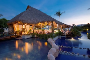 4 restaurants, breakfast, lunch, dinner served; Italian cuisine