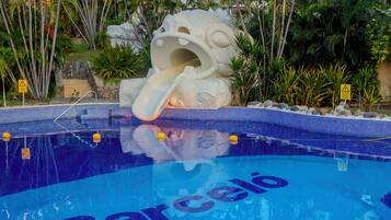 6 outdoor pools, pool umbrellas, pool loungers