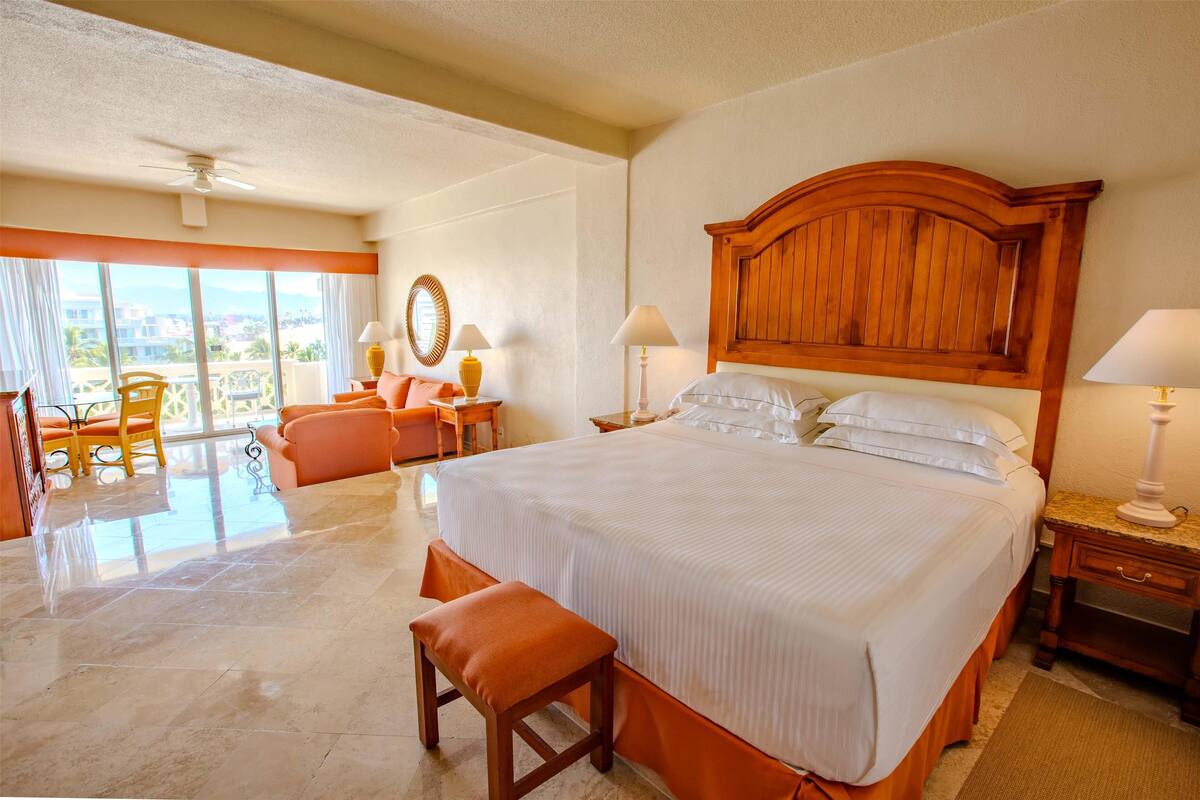 Junior Suite Sea View | Frigobar (abastecido com itens grátis), cofres nos quartos