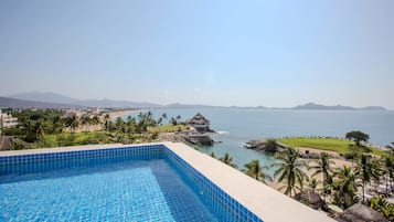 Master Suite Premium Level with Sea Front View and Private Swimming Pool | Vista desde la habitación