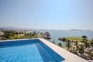 Master Suite Premium Level with Sea Front View and Private Swimming Pool | Vistas desde la habitación