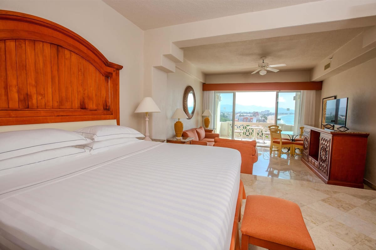 Junior Suite, Premium Level | Frigobar (abastecido com itens grátis), cofres nos quartos