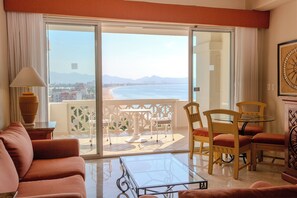 Junior Suite, Premium Level | 1 habitación y artículos del minibar gratis 