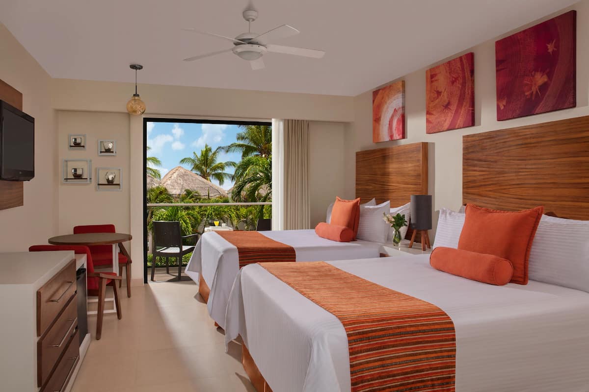 Minibar, in-room safe, laptop workspace, blackout drapes