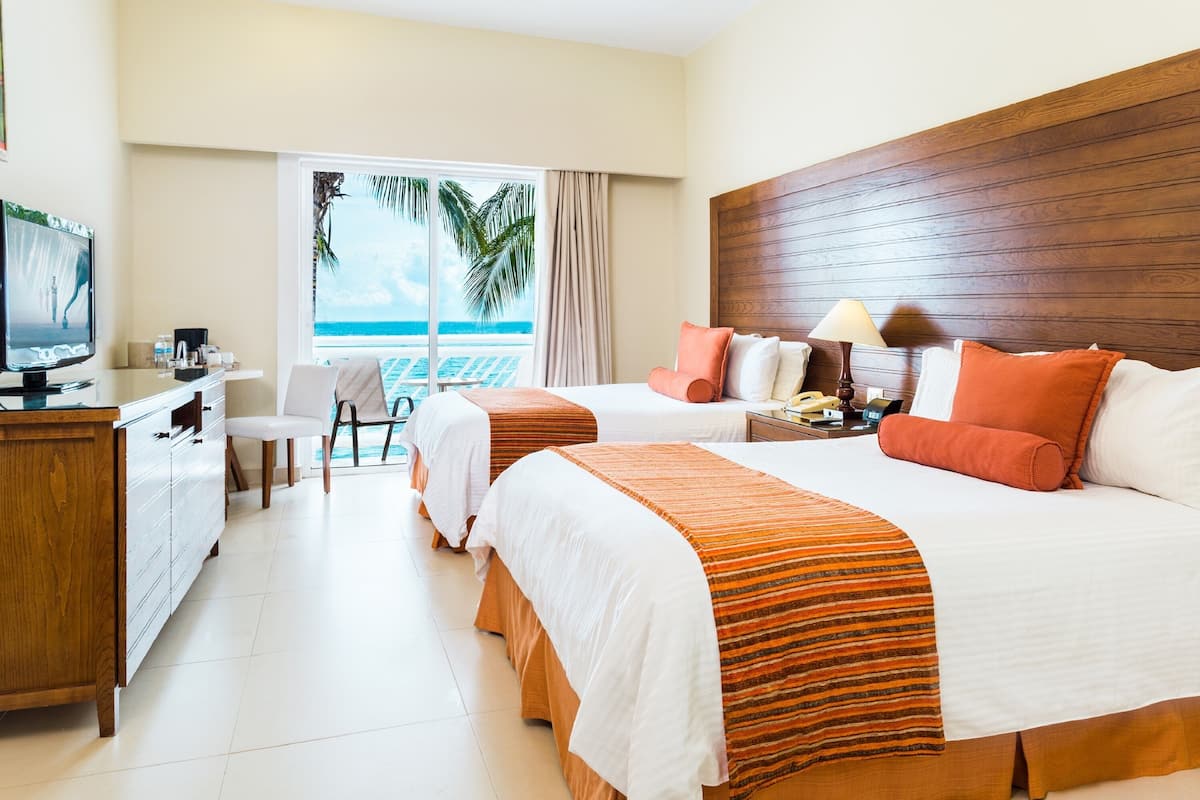 Deluxe Ocean View Double | Minibar, in-room safe, laptop workspace, blackout drapes