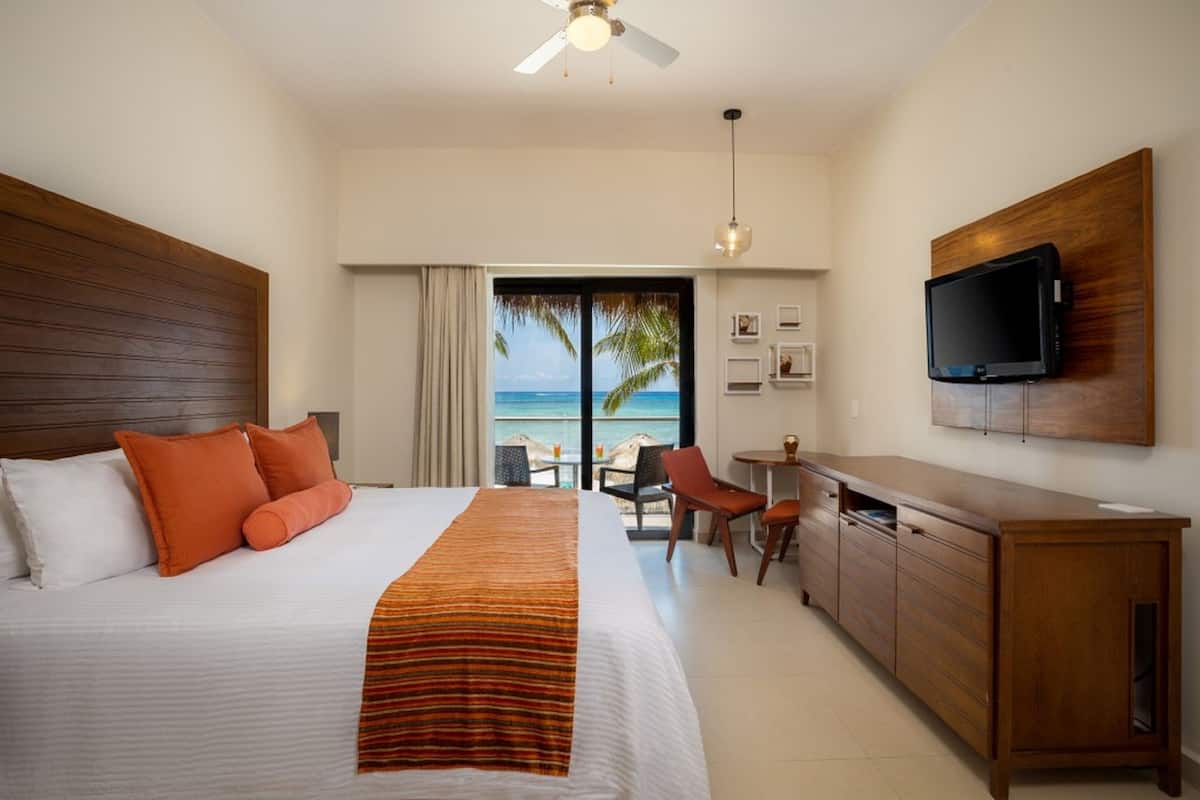 Minibar, in-room safe, laptop workspace, blackout drapes