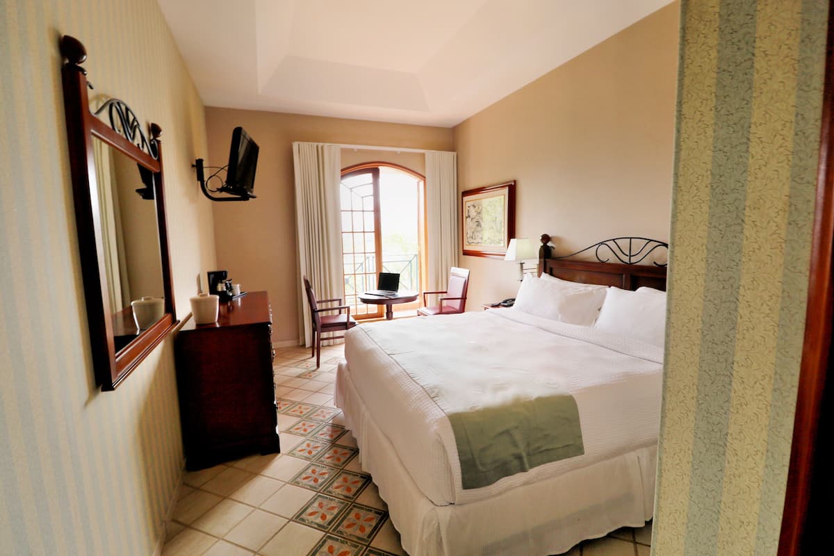Standard Single Room | In-room safe, desk, laptop workspace, iron/ironing board