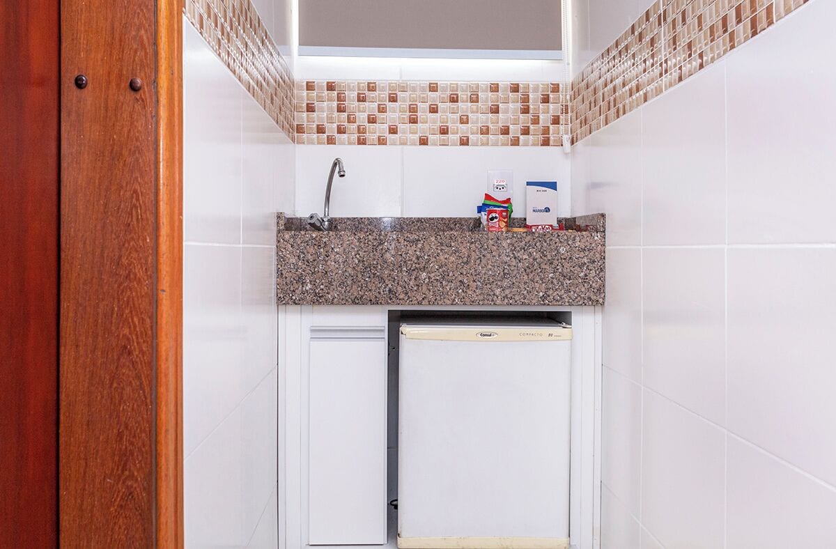 family room | minibar, in-room safe, desk, laptop workspace