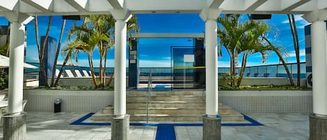 Outdoor pool, sun loungers